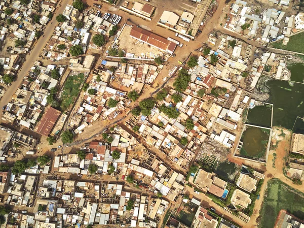 Bamako başkenti ve en büyük şehri ve Mali, 1.8 milyon nüfusa sahip şehridir. 2006 yılında, bu tahmini Afrika'da en hızlı büyüyen şehir olmak ve altıncı en hızlı dünyada oldu. Bu upp bölmek ivinti yakınındaki Nijer nehri üzerinde yer almaktadır