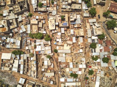 Bamako başkenti ve en büyük şehri ve Mali, 1.8 milyon nüfusa sahip şehridir. 2006 yılında, bu tahmini Afrika'da en hızlı büyüyen şehir olmak ve altıncı en hızlı dünyada oldu. Bu upp bölmek ivinti yakınındaki Nijer nehri üzerinde yer almaktadır