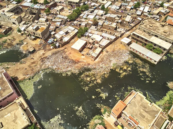 Bamako başkenti ve en büyük şehri ve Mali, 1.8 milyon nüfusa sahip şehridir. 2006 yılında, bu tahmini Afrika'da en hızlı büyüyen şehir olmak ve altıncı en hızlı dünyada oldu. Bu upp bölmek ivinti yakınındaki Nijer nehri üzerinde yer almaktadır