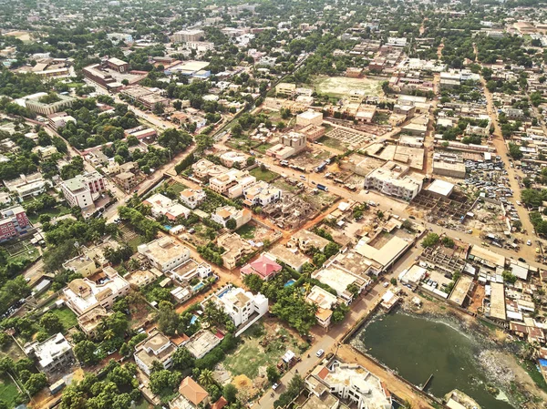 バマコは 首都と最大都市マリの 180 万の人口を持つです 2006 年に世界でアフリカの最も成長が著しい都市であること推定されると 分の最速をだった それはニジェール川の分割 Upp ラピッズ近くにあります — ストック写真