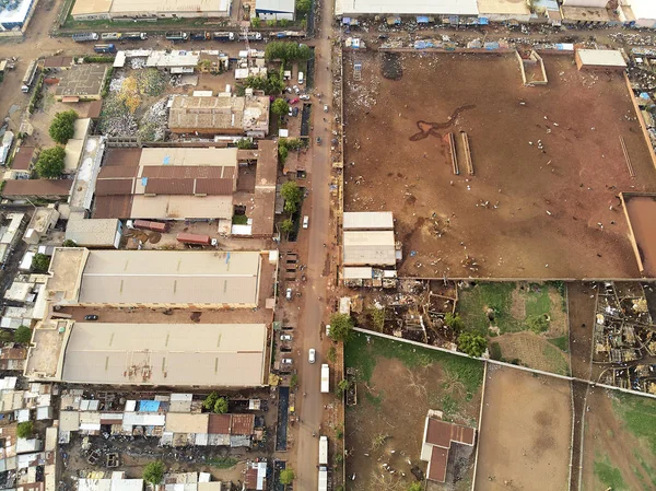 Bamako başkenti ve en büyük şehri ve Mali, 1.8 milyon nüfusa sahip şehridir. 2006 yılında, bu tahmini Afrika'da en hızlı büyüyen şehir olmak ve altıncı en hızlı dünyada oldu. Bu upp bölmek ivinti yakınındaki Nijer nehri üzerinde yer almaktadır