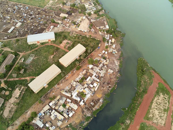 Bamako başkenti ve en büyük şehri ve Mali, 1.8 milyon nüfusa sahip şehridir. 2006 yılında, bu tahmini Afrika'da en hızlı büyüyen şehir olmak ve altıncı en hızlı dünyada oldu. Bu upp bölmek ivinti yakınındaki Nijer nehri üzerinde yer almaktadır