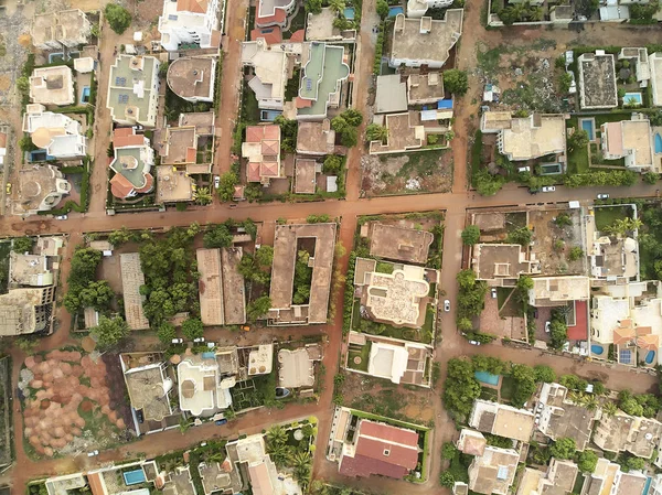 Bamako başkenti ve en büyük şehri ve Mali, 1.8 milyon nüfusa sahip şehridir. 2006 yılında, bu tahmini Afrika'da en hızlı büyüyen şehir olmak ve altıncı en hızlı dünyada oldu. Bu upp bölmek ivinti yakınındaki Nijer nehri üzerinde yer almaktadır