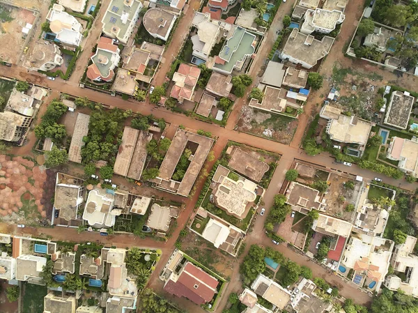 Bamako başkenti ve en büyük şehri ve Mali, 1.8 milyon nüfusa sahip şehridir. 2006 yılında, bu tahmini Afrika'da en hızlı büyüyen şehir olmak ve altıncı en hızlı dünyada oldu. Bu upp bölmek ivinti yakınındaki Nijer nehri üzerinde yer almaktadır