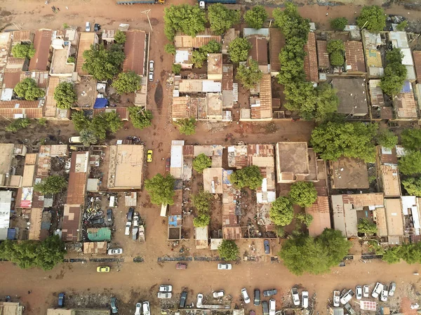 Bamako başkenti ve en büyük şehri ve Mali, 1.8 milyon nüfusa sahip şehridir. 2006 yılında, bu tahmini Afrika'da en hızlı büyüyen şehir olmak ve altıncı en hızlı dünyada oldu. Bu upp bölmek ivinti yakınındaki Nijer nehri üzerinde yer almaktadır