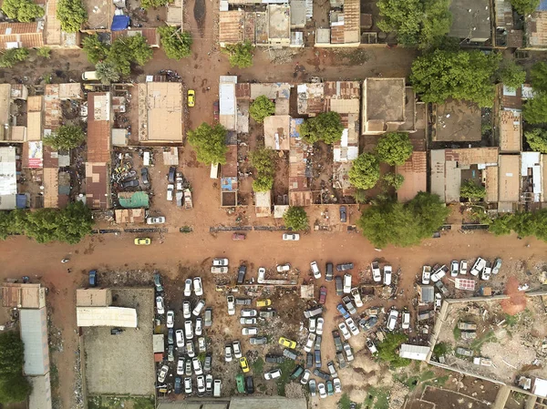 Bamako başkenti ve en büyük şehri ve Mali, 1.8 milyon nüfusa sahip şehridir. 2006 yılında, bu tahmini Afrika'da en hızlı büyüyen şehir olmak ve altıncı en hızlı dünyada oldu. Bu upp bölmek ivinti yakınındaki Nijer nehri üzerinde yer almaktadır
