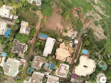 Bamako başkenti ve en büyük şehri ve Mali, 1.8 milyon nüfusa sahip şehridir. 2006 yılında, bu tahmini Afrika'da en hızlı büyüyen şehir olmak ve altıncı en hızlı dünyada oldu. Bu upp bölmek ivinti yakınındaki Nijer nehri üzerinde yer almaktadır