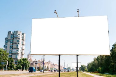 Pano, billboard, tuval billboard, düzen şehrin arka plan üzerinde. Açık hava reklam, pazarlama, satış kavramı. mockup
