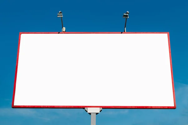 Πινακίδα Billboard Καμβά Billboard Διάταξη Κατά Γαλάζιο Του Ουρανού Έννοια — Φωτογραφία Αρχείου