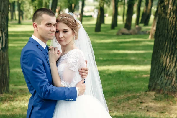 Beau Mec Fille Mariée Dans Une Robe Mariée Blanche Marié — Photo