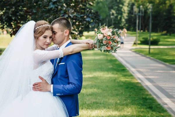 Beautiful Guy Girl Bride White Wedding Dress Groom Classic Blue — Stock Photo, Image