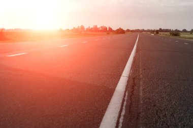 yol, gökyüzü, doğal peyzaj. Böyle bir kavramdır.