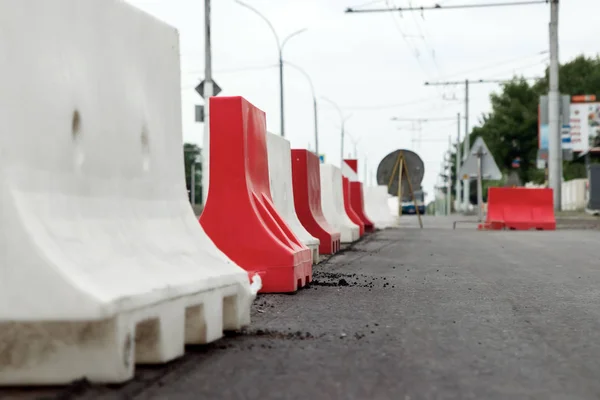 Rot Und Weiß Mobile Kunststoff Wasser Gefüllte Jersey Barrieren Für — Stockfoto