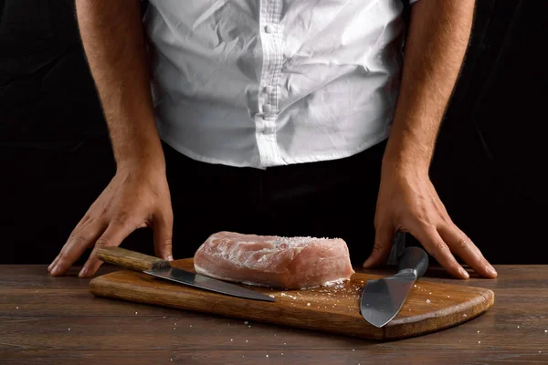 Manos Del Chef Cerca Sobre Fondo Oscuro Concepto Cocinar Cocinar — Foto de Stock