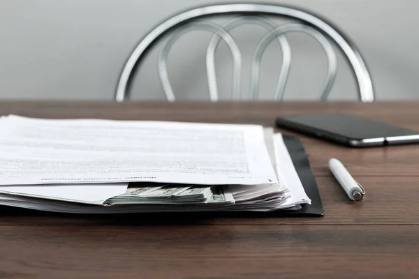 Geld Envelop Liggen Werkplek Kantoor Bekijk Van Bovenaf Steekpenning Aangeboden — Stockfoto