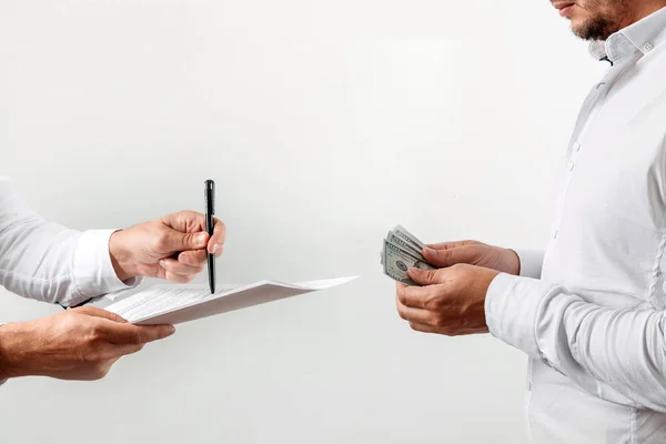 Handen Geld Biedt Ondertekenen Een Contract Voor Smeergeld Geïsoleerd Een — Stockfoto