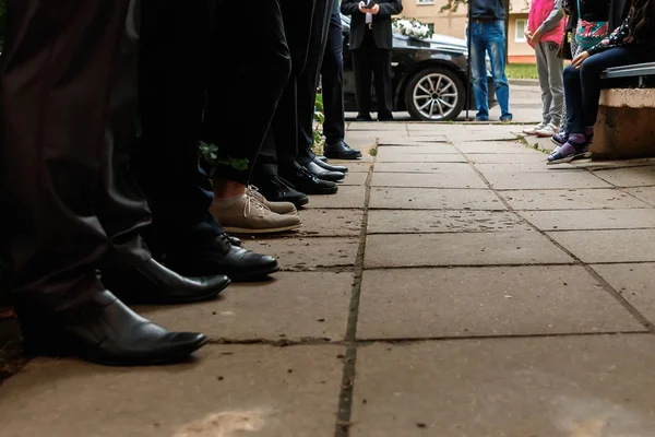 Hombres Una Fila Zapatos Primer Plano Línea Vuelta —  Fotos de Stock