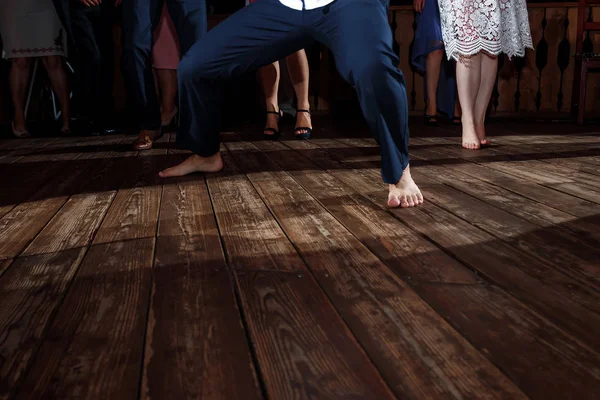 Pies Gente Bailando Una Fiesta Del Club Irreconocible — Foto de Stock