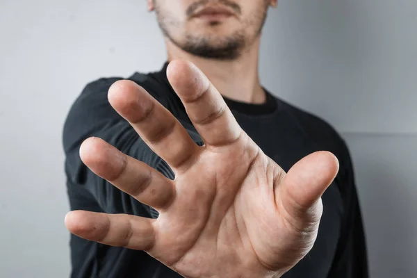 Μεγέθυνση Της Χέρι Υψωμένο Στη Φωτογραφική Μηχανή Χειρονομία Της Διακοπής — Φωτογραφία Αρχείου