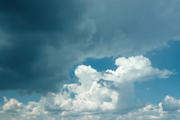 Фантастические Пушистые Белые Облака Фоне Голубого Неба Облака Дождя Ситуация — стоковое фото