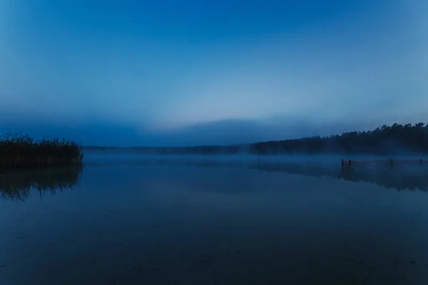 Fog Lake Twilight Lake Very Dense Fog Dawn Blue Sky — Stock Photo, Image