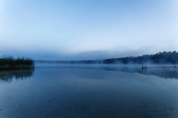 Dimma Över Sjön Twilight Över Sjön Mycket Tät Dimma Dawn — Stockfoto