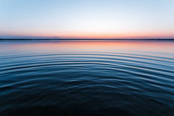 Ircles Água Contra Belo Pôr Sol Rosa Hora Mágica Dia — Fotografia de Stock