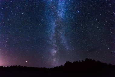 Yıldızlı gökyüzü, Samanyolu, güzel manzara, gece vakti, Beyaz Rusya.