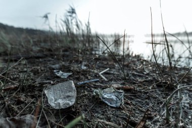 Deniz hayatını çevre sorunu kavramı dünya çevre günü etkileyen deniz çöpe