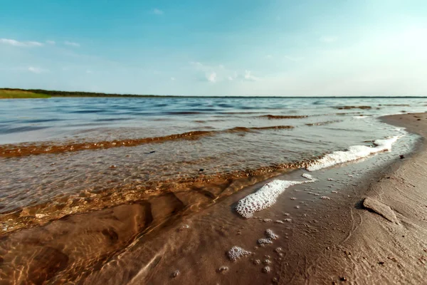 海洋水波泡沫沙滩地平线天空风暴雾水青色绿松石纹理背景 — 图库照片