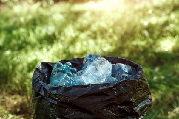 Використовувані Пластикові Пляшки Зберігаються Чорних Мішках Переробки — стокове фото