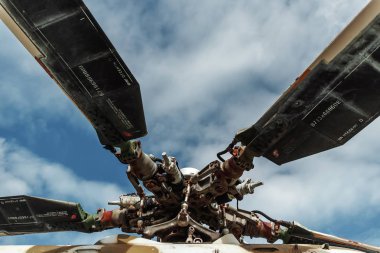 Minsk, Belarus, 10 Eylül 2018. Aviyonik Müzesi, Mi helikopter 35. Vida yakın çekim. Rusya'nın hizmetindeki çok amaçlı helikopter.