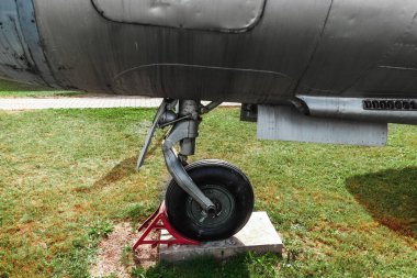 Minsk, Belarus, 10 Eylül 2018. Aviyonik Müzesi, Su 13. Gövde parçalarını yakın çekim. Savaş Rusya'nın arsenal 1 üretimi.