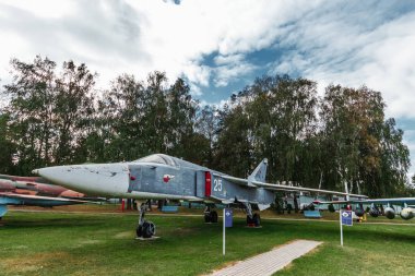 Minsk, Belarus, 10 Eylül 2018. Aviotekhnika Müzesi, Mig bombacı 31. Ayrı gövde parçalarını yakın çekim. Rusya ile hizmet generations Samalet 4.