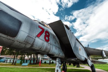 Minsk, Belarus, 10 Eylül 2018. Aviotekhnika Müzesi, Mig bombacı 31. Ayrı gövde parçalarını yakın çekim. Rusya ile hizmet generations Samalet 4.