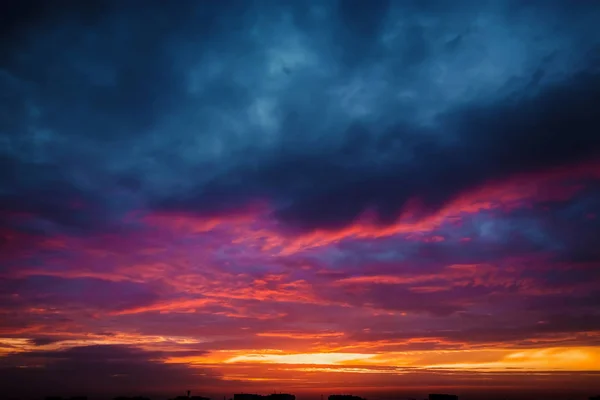 Творческое Прошлое Озил Мбаппе Закат Небе Красные Желтые Лучи Заходящего — стоковое фото