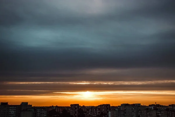 Yaratıcı Arka Plan Güzel Atmosferik Günbatımı Gökyüzünde Kırmızı Sarı Ayar — Stok fotoğraf