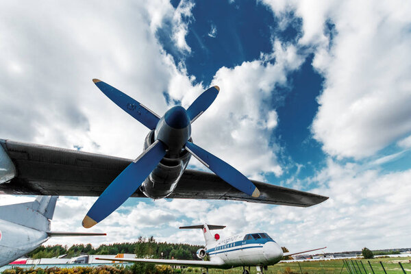 Минск, Беларусь, 10 сентября 2018 года. Музей авиации, самолет Il 18. Отдельные части фюзеляжа
.