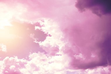 Yaratıcı arka plan, pembe, Tüylü, vanilya bulutlar. Hafiflik, sihir, sihir, peri masalı, iyi kavramı. Kartlar, el ilanları için arka plan.