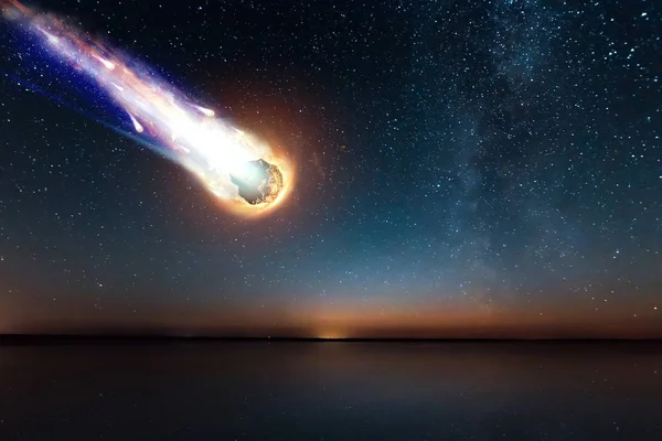 Ein Komet Ein Asteroid Ein Meteorit Fällt Gegen Einen Sternenhimmel — Stockfoto