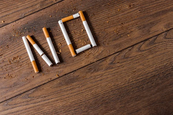 Fondo Creativo Palabra Compone Cigarrillos Sobre Fondo Madera Marrón Concepto —  Fotos de Stock
