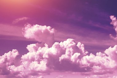 Yaratıcı arka plan, pembe, Tüylü, vanilya bulutlar. Hafiflik, sihir, sihir, peri masalı, iyi kavramı. Kartlar, el ilanları için arka plan.