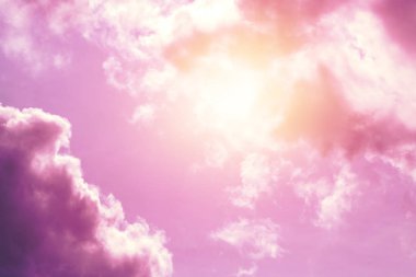 Yaratıcı arka plan, pembe, Tüylü, vanilya bulutlar. Hafiflik, sihir, sihir, peri masalı, iyi kavramı. Kartlar, el ilanları için arka plan.