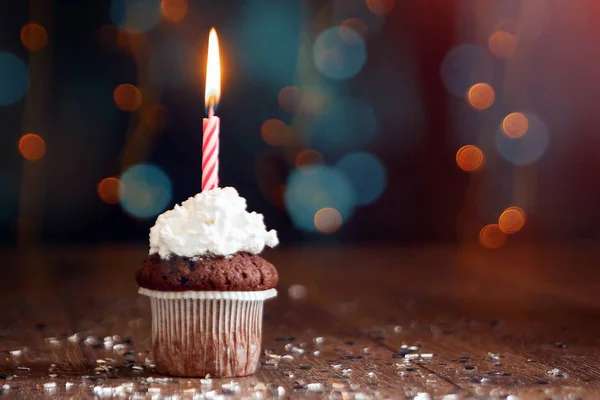 Creatieve Achtergrond Cupcake Met Kaarsen Prachtige Bokeh Proficiat Met Verjaardag — Stockfoto