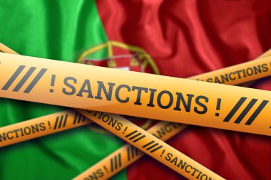 Yaratıcı arka plan, Portekiz bayrağı üzerine yazıt, yaptırımlar, sarı koruyucu bant. Yaptırımlar, politikalar, koşullar, gereksinimler, savaşlar kavramı. 3D render, 3D illüstrasyon