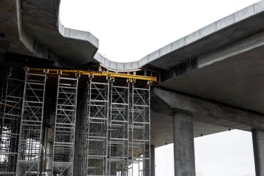 Şantiye, inşaat, iskele, iskele. İnşaat işi, tasarım, mimari kavramı.