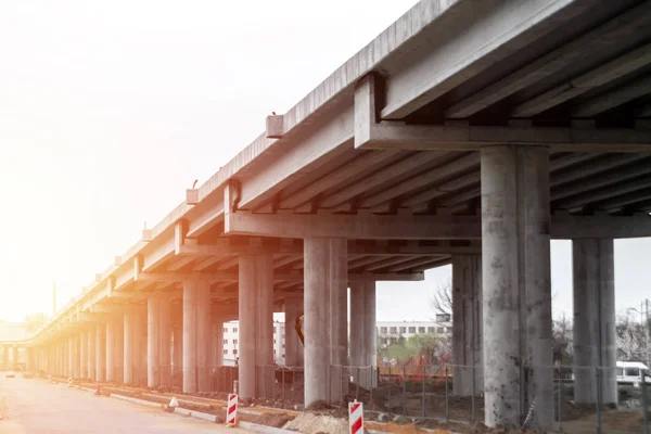 Construction site, construction site, bridge construction, view from below. — Stock Photo, Image