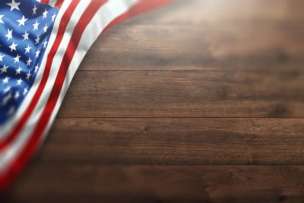 Creatieve achtergrond, houten achtergrond met Amerikaanse vlag, USA Independence Day, Amerikaanse vlag. Independence Day banner USA, briefkaart, democratie, kopie ruimte. — Stockfoto