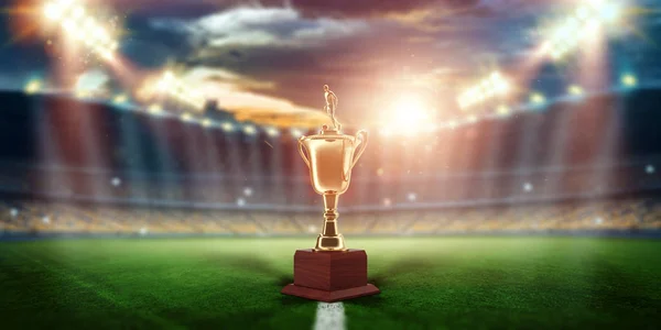 Taça de Ouro no fundo do estádio. Conceito de desporto, vitória, recompensa. espaço de cópia . — Fotografia de Stock