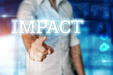 İşadamı sanal bir ekranda tıklatır ve 